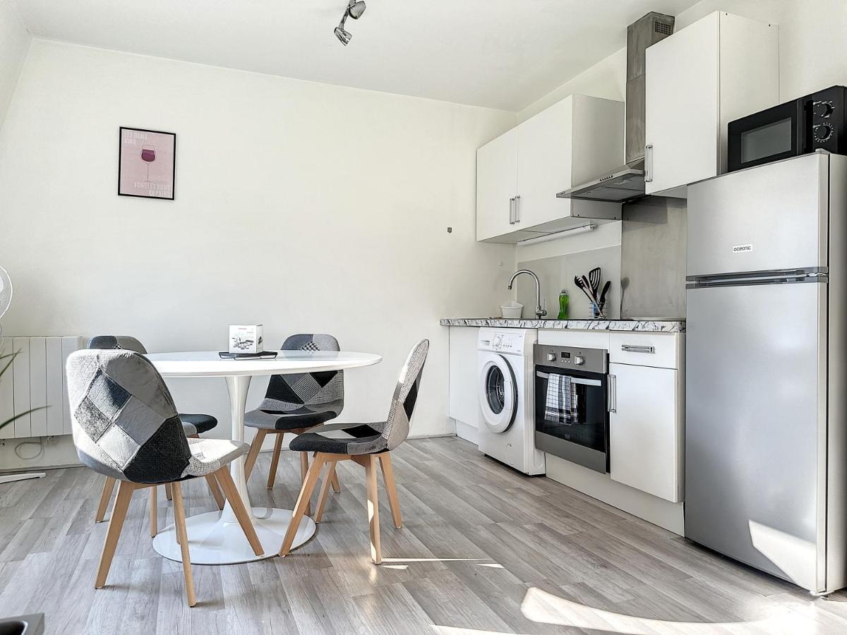 Charmant Appartement Avec Terrasse Parking Ispagnac Esterno foto