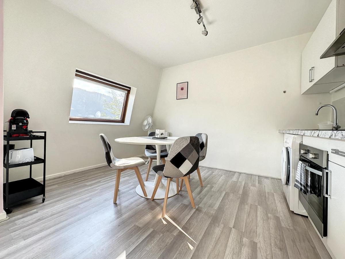 Charmant Appartement Avec Terrasse Parking Ispagnac Esterno foto